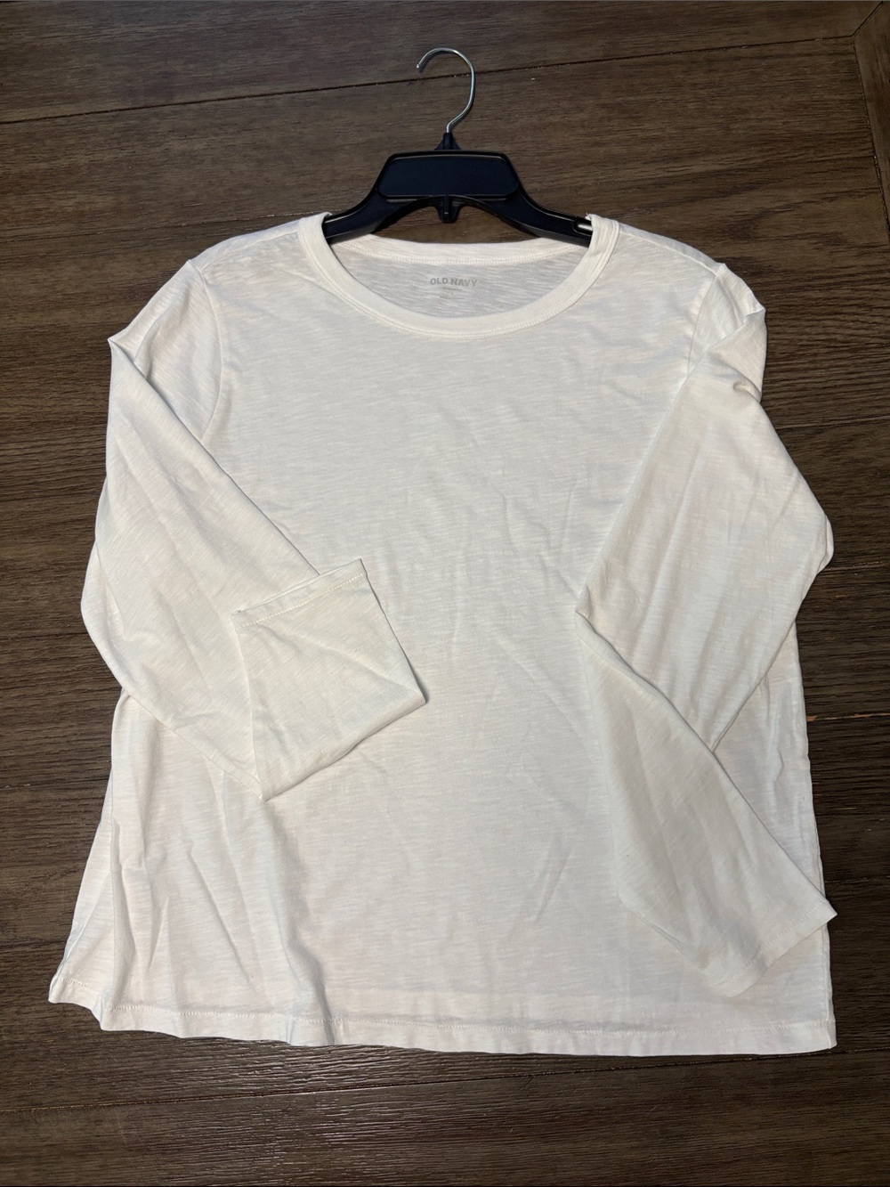 Old Navy whiteLong-Sleeve Women's Tee Shirt